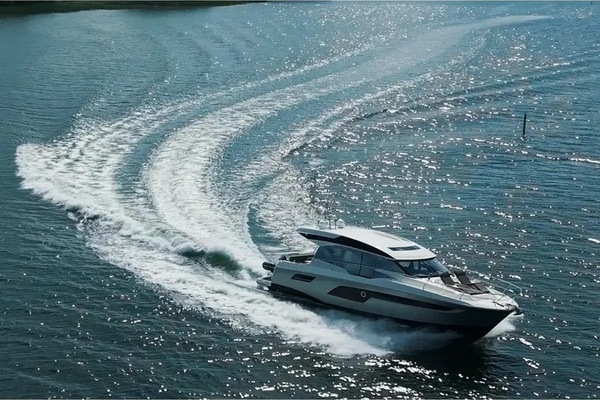 2018 Present Yachts 52