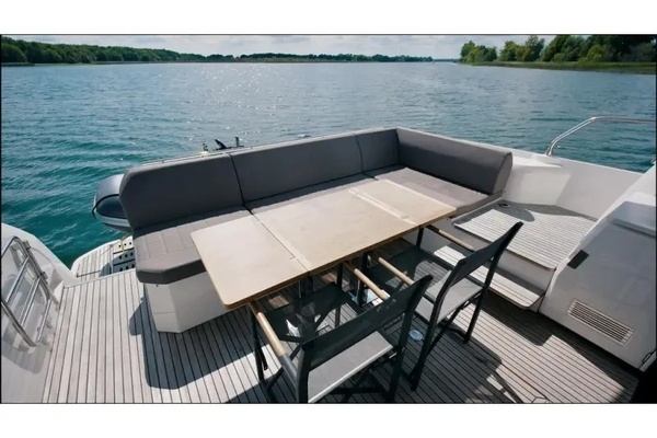 2018 Present Yachts 52