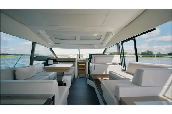 2018 Present Yachts 52