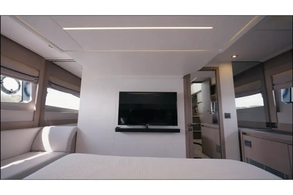 2018 Present Yachts 52