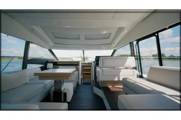 2018 Present Yachts 52