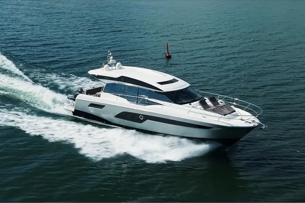 2018 Present Yachts 52