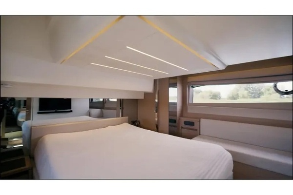 2018 Present Yachts 52