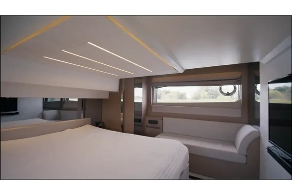 2018 Present Yachts 52