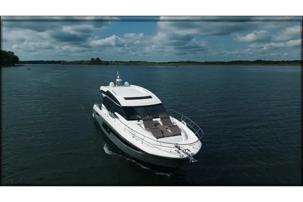 2018 Present Yachts 52