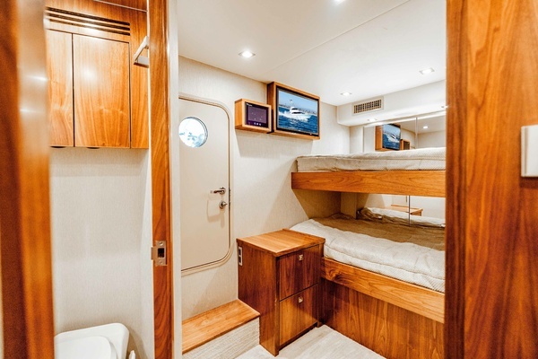 2018 Viking 72