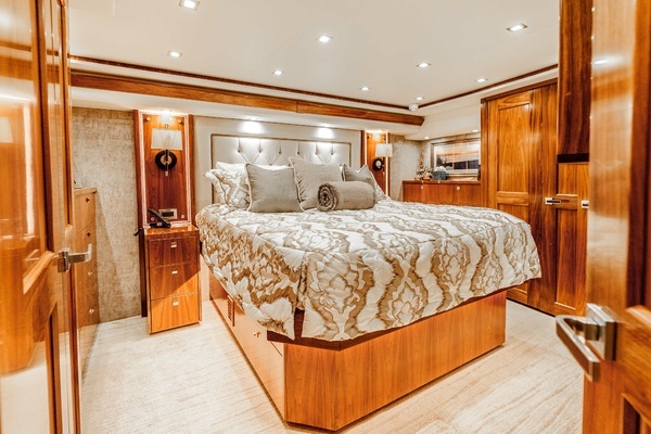 2018 Viking 72