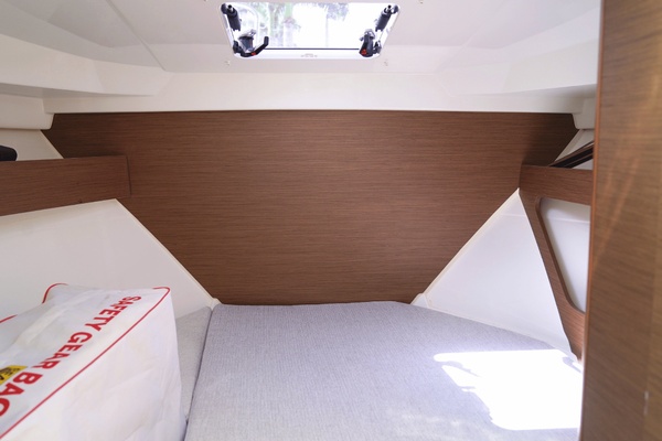 26ft Jeanneau Yacht For Sale