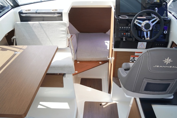 26ft Jeanneau Yacht For Sale