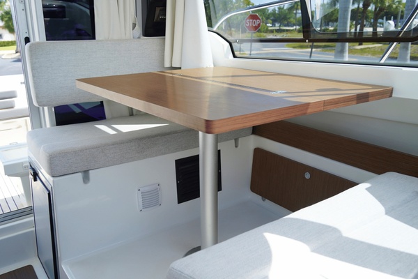 26ft Jeanneau Yacht For Sale
