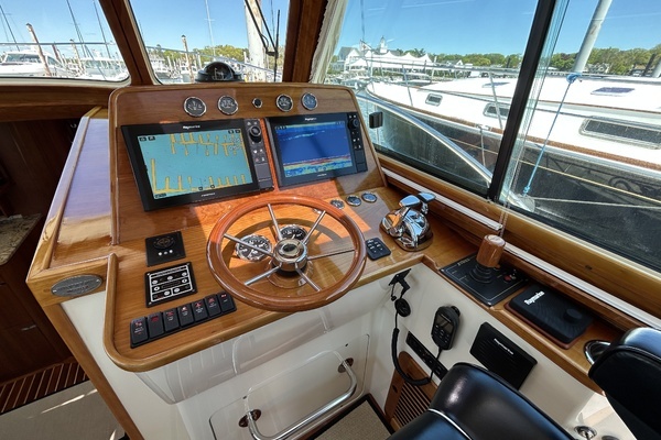 2006 Hinckley 44