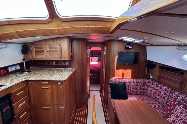 2006 Hinckley 44