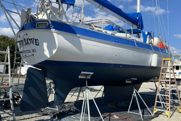 One Love 41ft Catalina Morgan Yacht For Sale