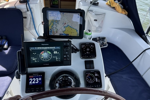 Photo of the 2003 Jeanneau Sun Odyssey 35