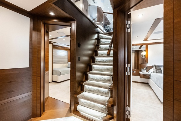 2017 Burger 104
