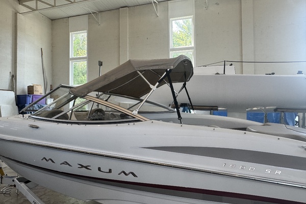 18ft Maxum Yacht For Sale