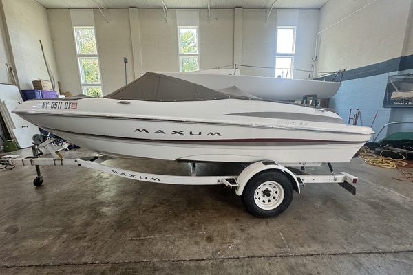 18ft Maxum Yacht For Sale