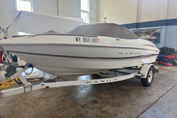 18ft Maxum Yacht For Sale