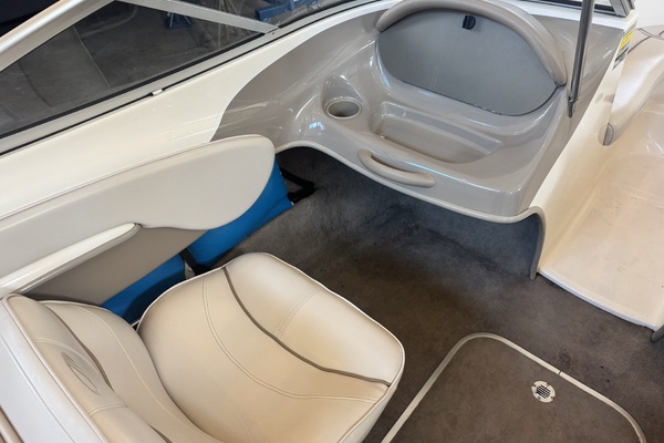18ft Maxum Yacht For Sale