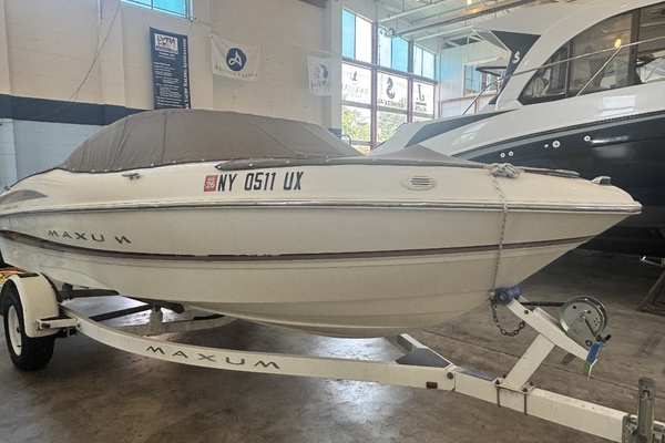 18ft Maxum Yacht For Sale