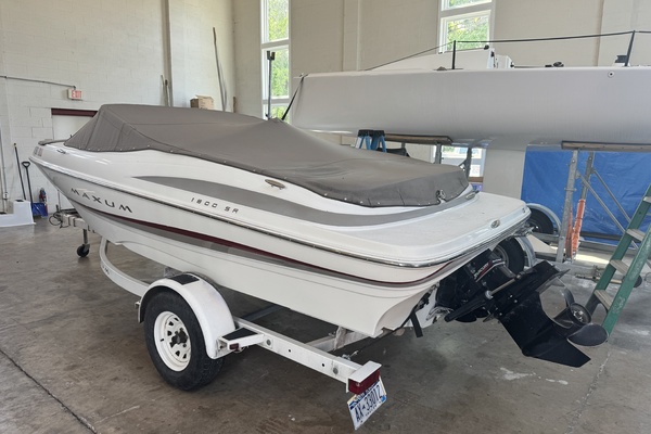18ft Maxum Yacht For Sale
