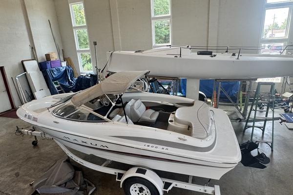 18ft Maxum Yacht For Sale