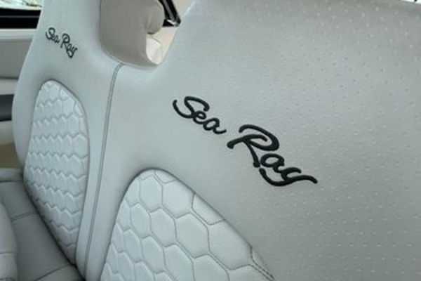 2021 Sea Ray 32