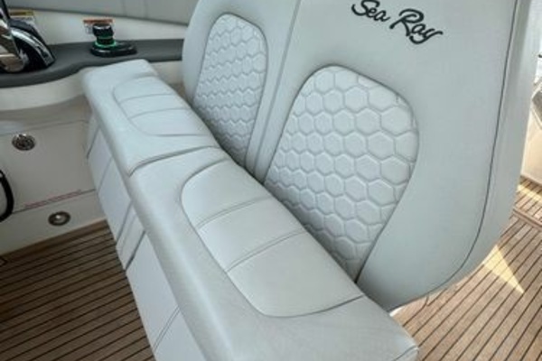 2021 Sea Ray 32