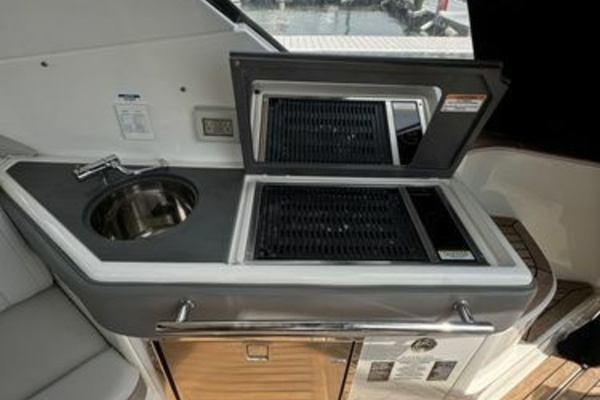 32ft Sea Ray Yacht For Sale