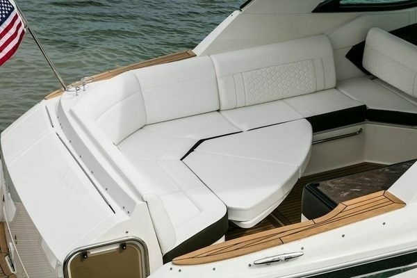 2021 Sea Ray 32