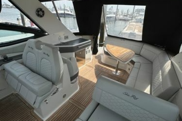 32ft Sea Ray Yacht For Sale