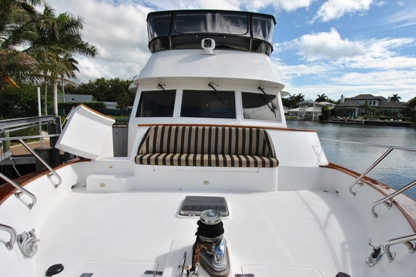 Foredeck Seating Area 
