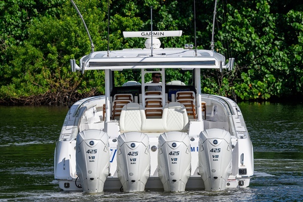 Photo of the 2024 Everglades 455 Center Console
