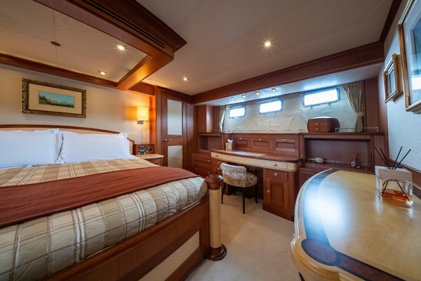 Marlow Explorer 72E-CB Yacht For Sale