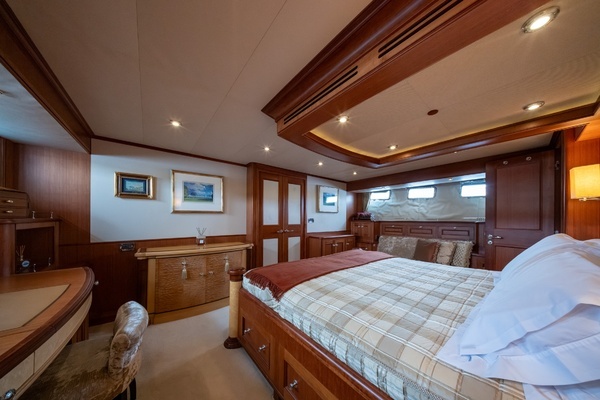 Marlow Explorer 72E-CB Yacht For Sale