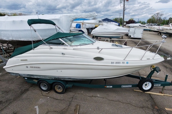 26-ft-Rinker-1998-266 Fiesta Vee-Harrison Township Michigan United States yacht for sale