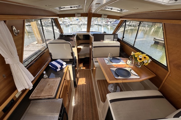 Seahorse 33ft Cutwater Yacht For Sale