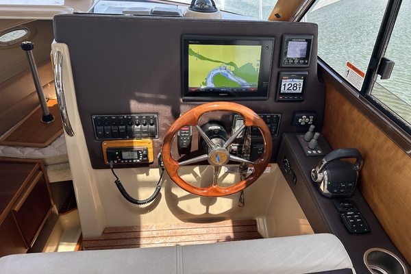 Seahorse 33ft Cutwater Yacht For Sale