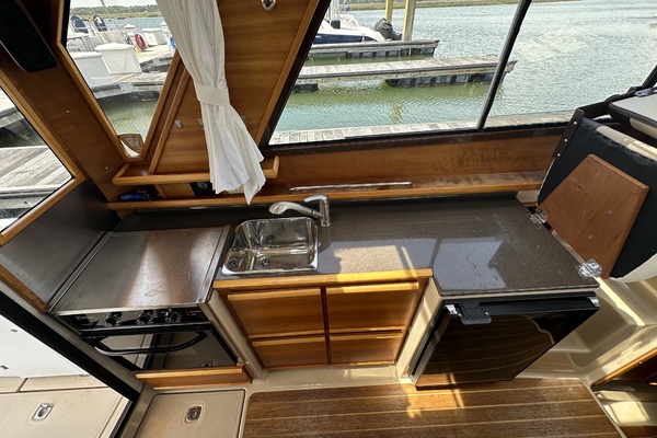 Seahorse 33ft Cutwater Yacht For Sale