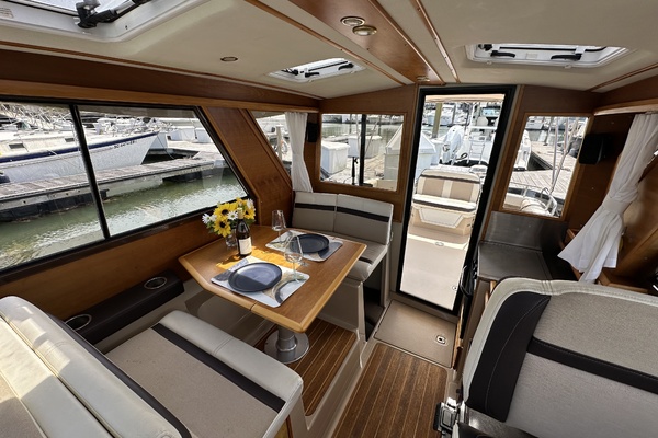 Seahorse 33ft Cutwater Yacht For Sale