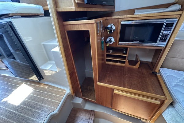 Seahorse 33ft Cutwater Yacht For Sale