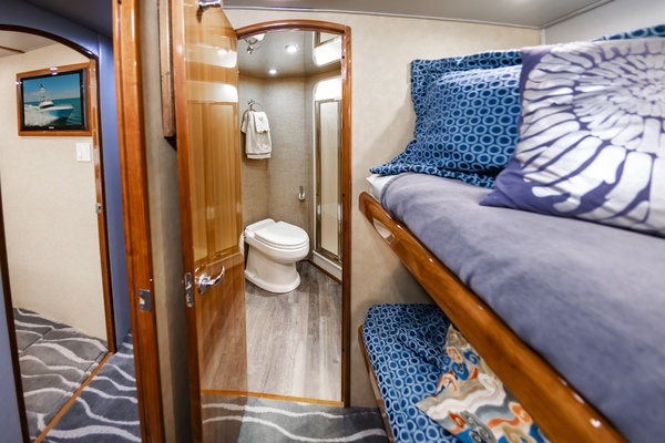 2006 Viking 61
