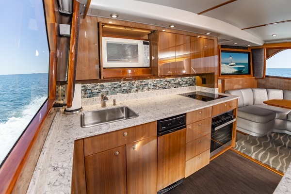 2006 Viking 61