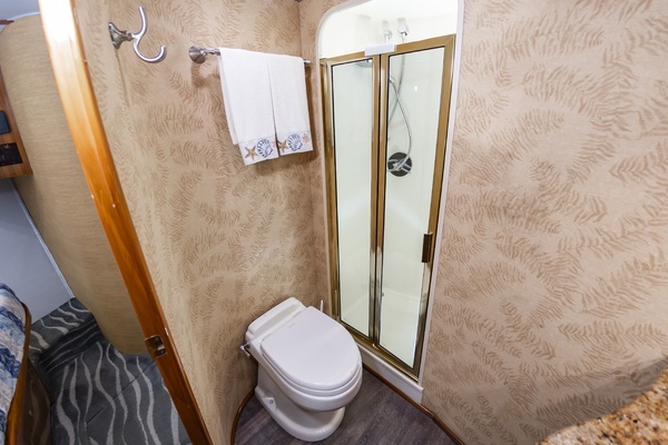2006 Viking 61