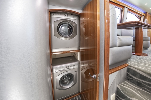 2006 Viking 61