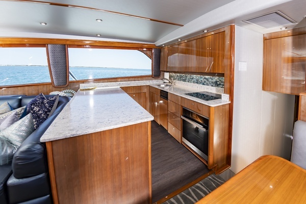 2006 Viking 61