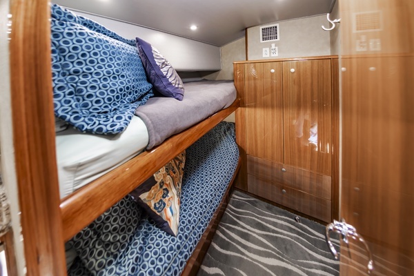 2006 Viking 61