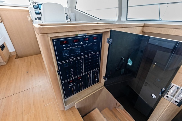 2021 Aquila 44