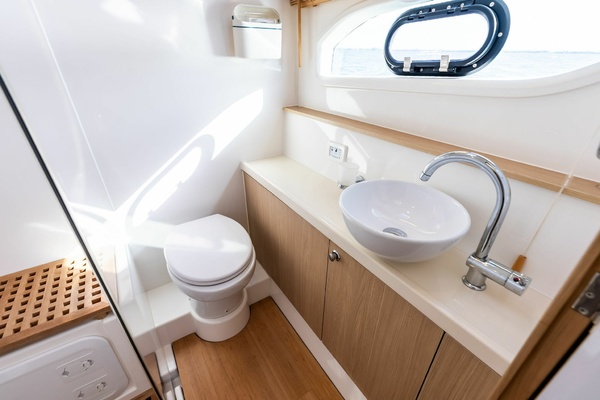 Decadence 44ft Aquila Yacht For Sale