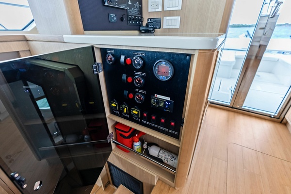 Decadence 44ft Aquila Yacht For Sale